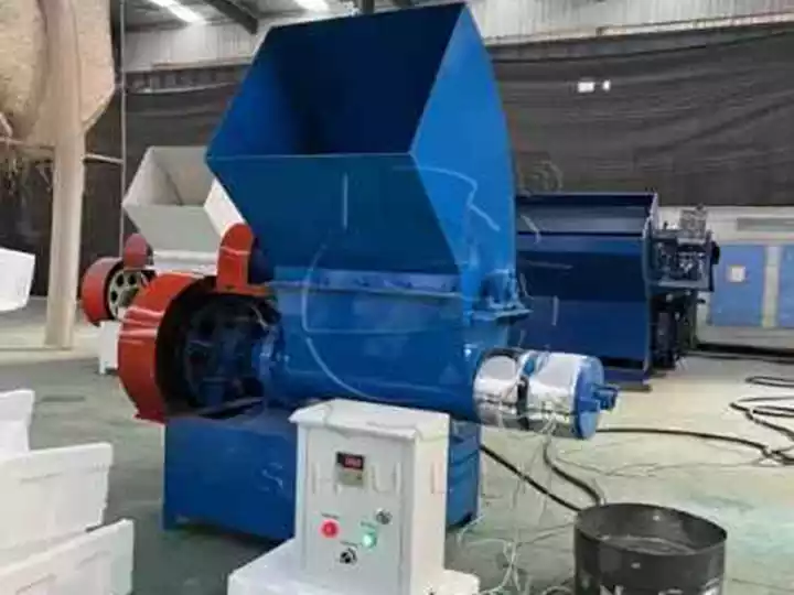 Machine de fusion à chaud de concassage de mousse