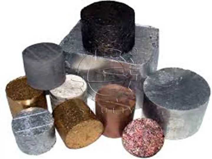 diverses briquettes de ferraille