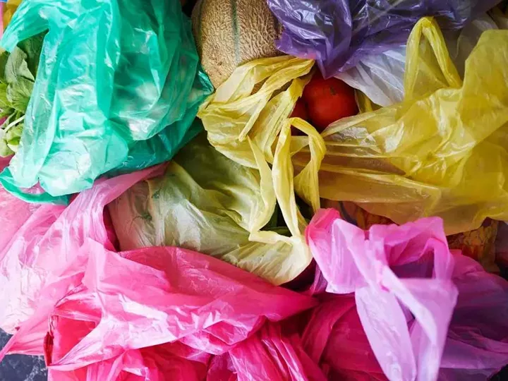 déchets de sacs en plastique