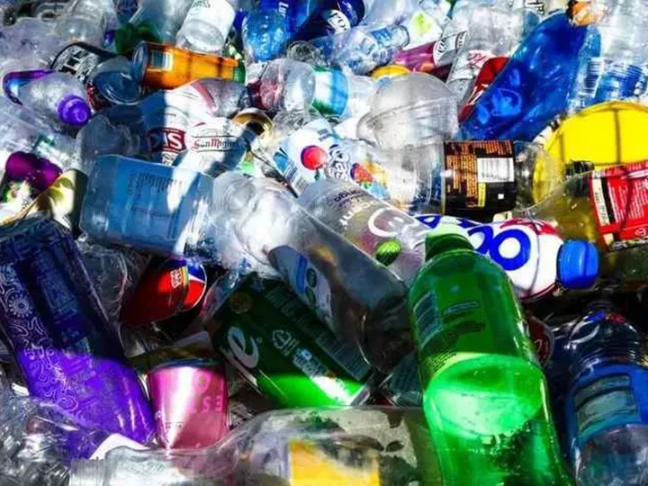 bouteille en plastique usagée