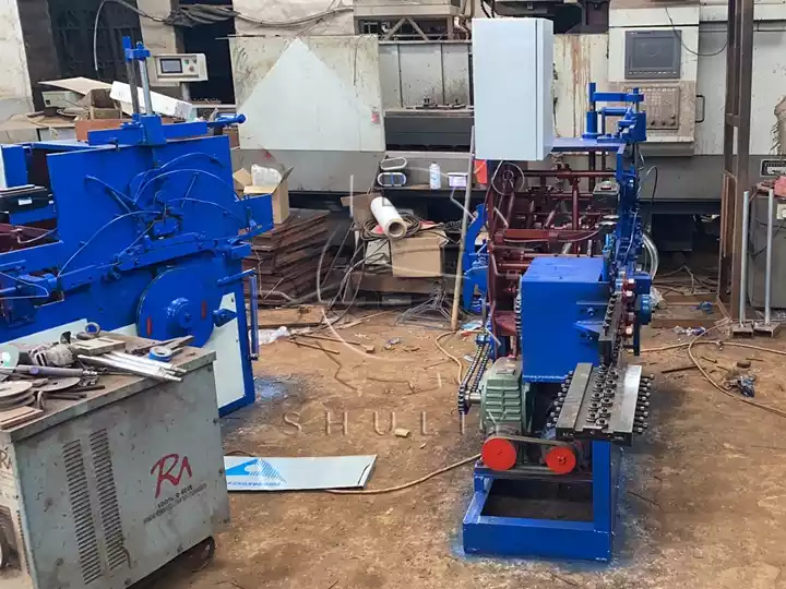 machine de fabrication de cintres en fil métallique à vendre