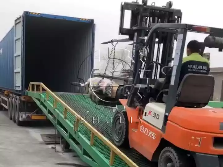 waste plastic recycling machines loading site