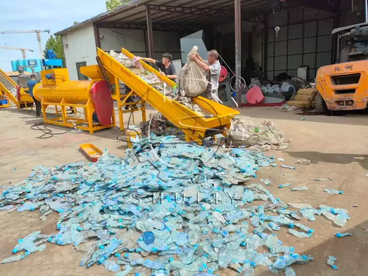 usine de recyclage de bouteilles en plastique