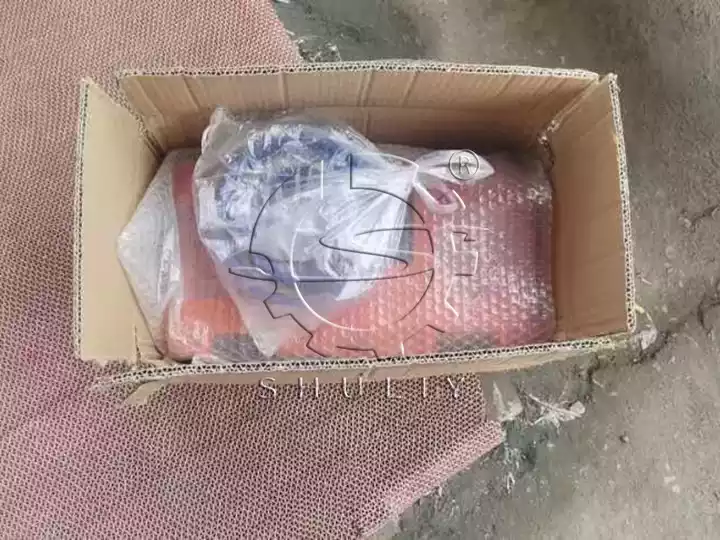 una caja con plástico de burbujas en el interior